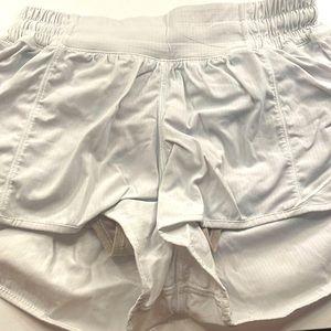 Lululemon White LR Hotty Hots in size 4!